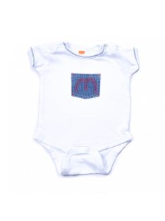   Fiú body, baba, rövid ujjú, fehér farmer mintán hímzett piros betű,  3-6 hónapos méret, Mini Mode